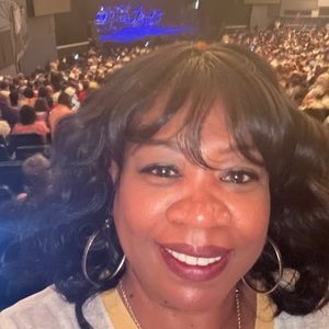 Meet your Posher, Flora